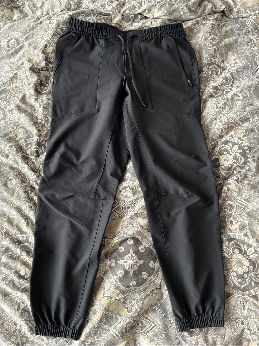 lululemon athletica License to Train Jogger in Black